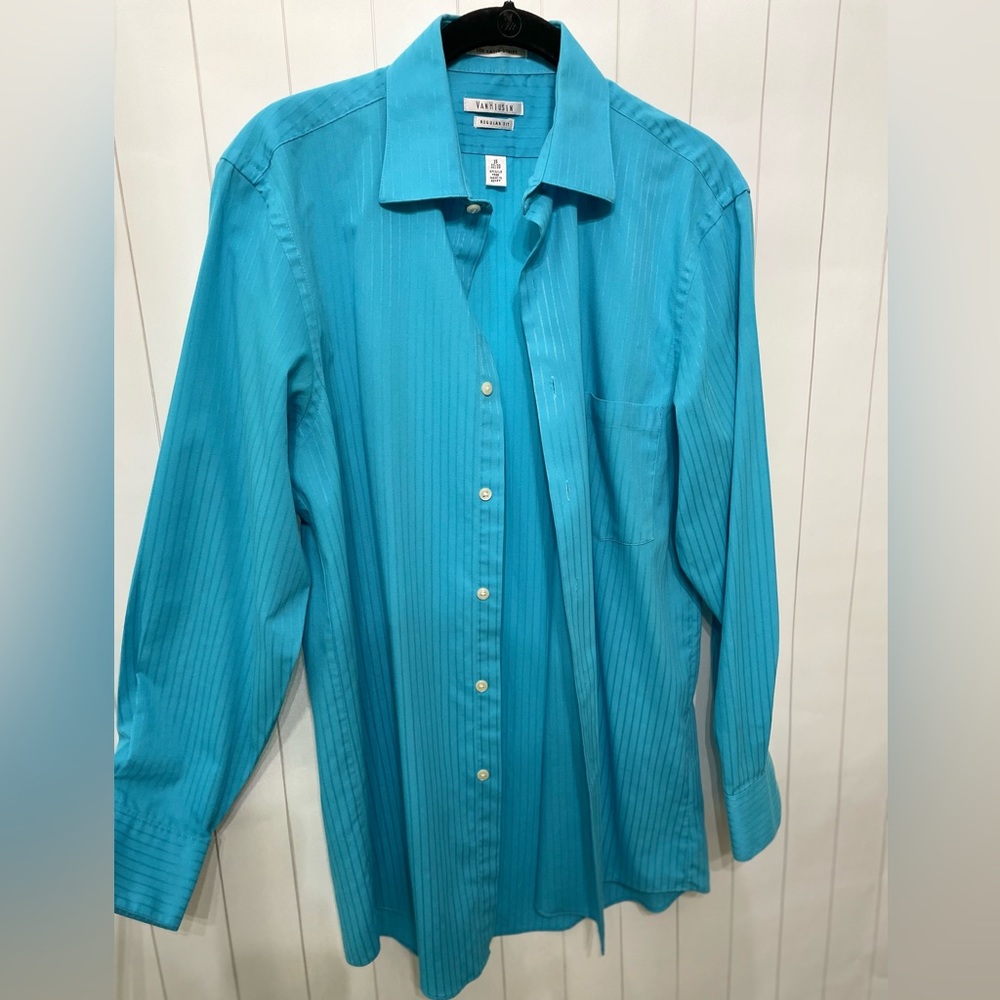 Mens Van Heusen long sleeve button down shirt